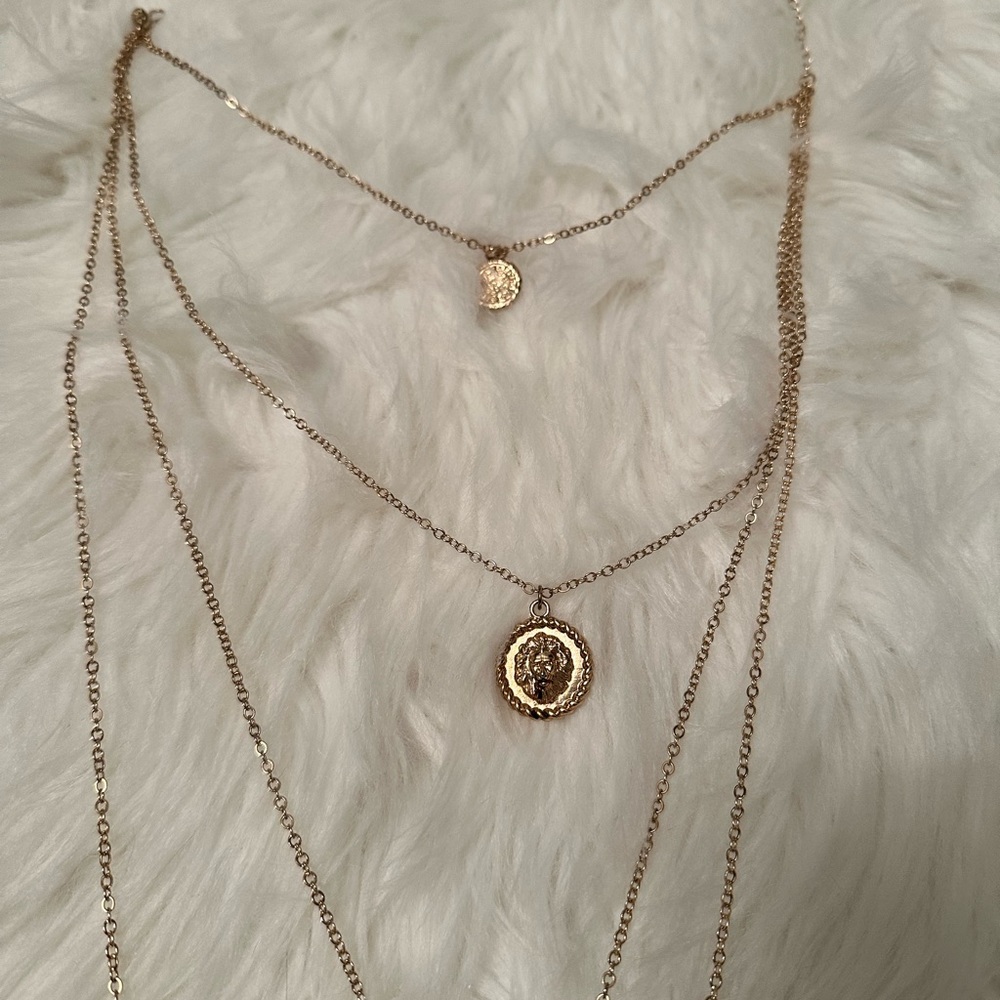 PrettyLittleThing Layered Lion Necklace - Picture 4 of 9